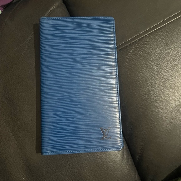 Louis Vuitton Blue Epi Leather Cover - Picture 4 of 8
